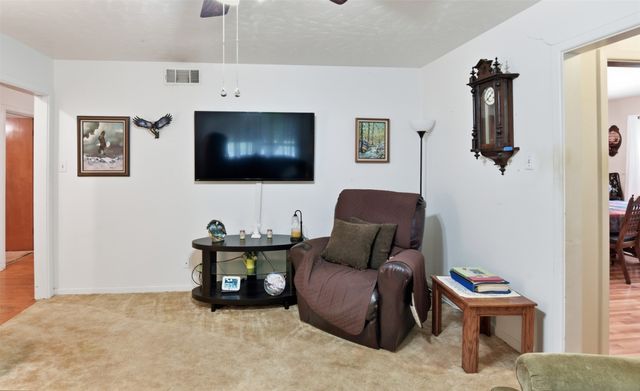 913 Blossom Circle, Garland, TX 75041