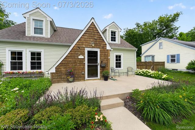 215 S Houghton Street, Milford Village, MI 48381
