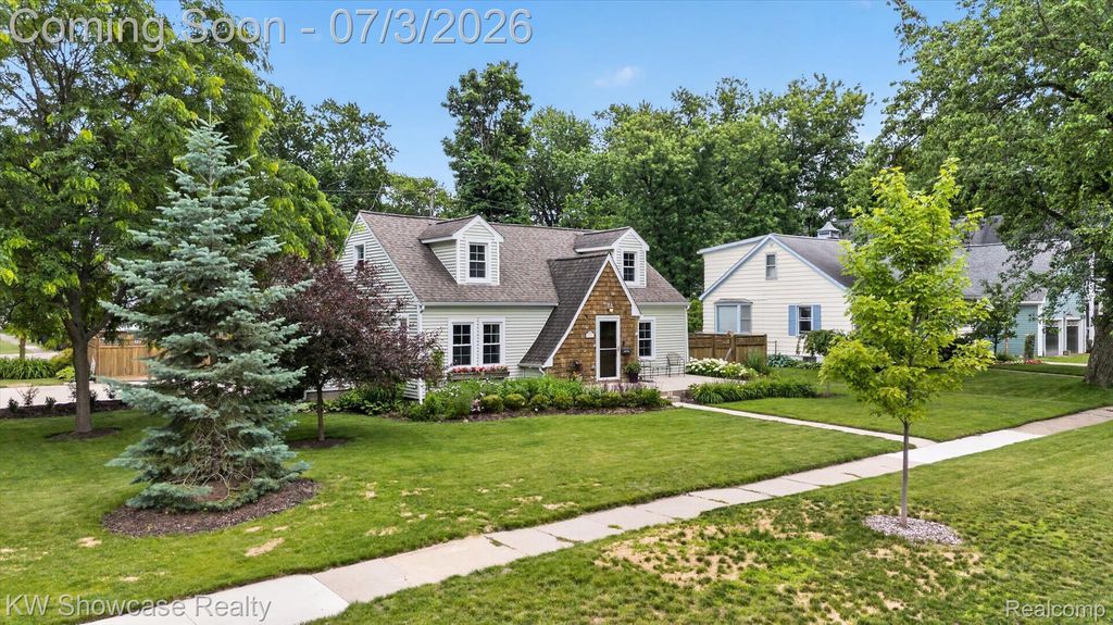 215 S Houghton Street, Milford Village, MI 48381