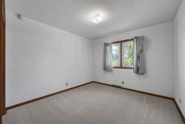 2818 Southland Street SW, Cedar Rapids, IA 52404