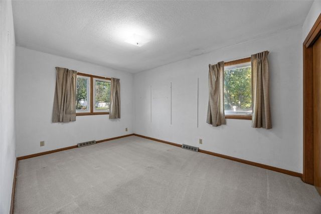 2818 Southland Street SW, Cedar Rapids, IA 52404