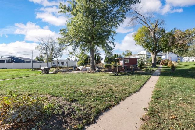 2818 Southland Street SW, Cedar Rapids, IA 52404