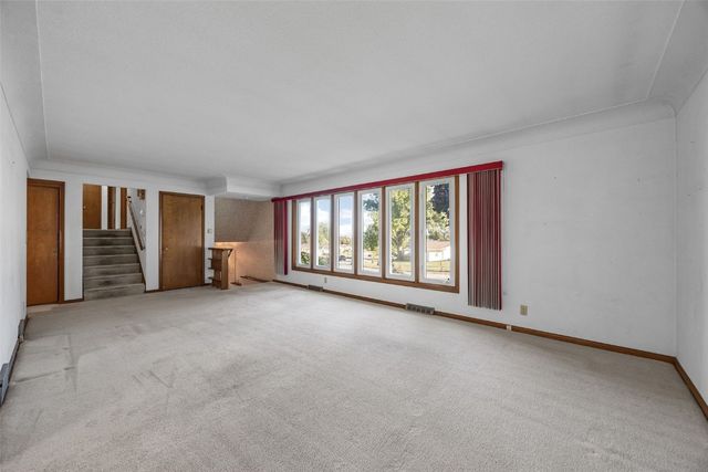 2818 Southland Street SW, Cedar Rapids, IA 52404