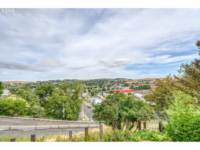615 Sw ISAAC Ln, Pendleton, OR 97801