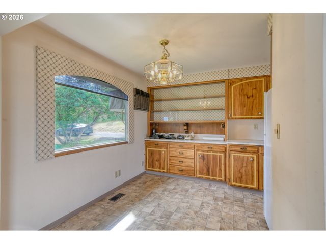615 Sw ISAAC Ln, Pendleton, OR 97801
