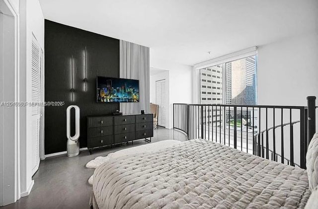 300 S Biscayne Blvd L-1232, Miami, FL 33131