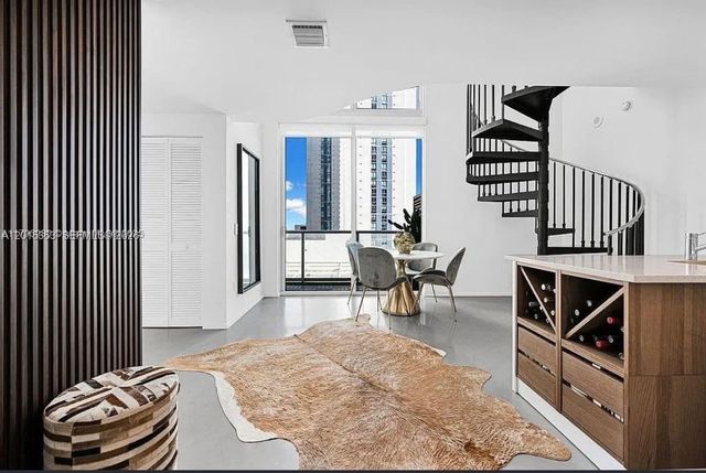300 S Biscayne Blvd L-1232, Miami, FL 33131