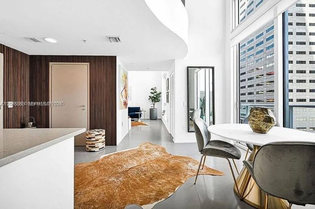 300 S Biscayne Blvd L-1232, Miami, FL 33131