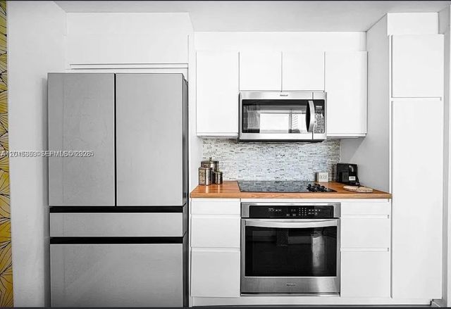 300 S Biscayne Blvd L-1232, Miami, FL 33131