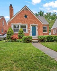 1790 Kenmore Drive, Grosse Pointe Woods, MI 48236