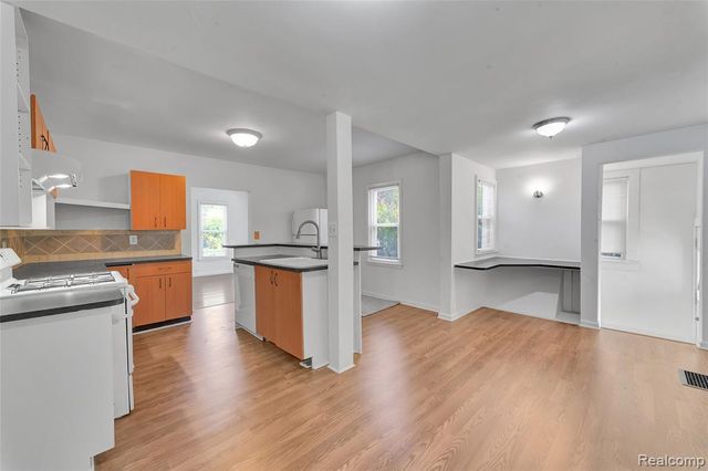 71 Cloveridge Drive, Troy, MI 48084