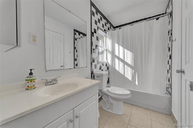 71 Cloveridge Drive, Troy, MI 48084