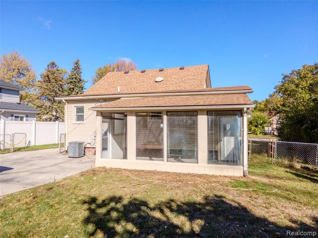 71 Cloveridge Drive, Troy, MI 48084