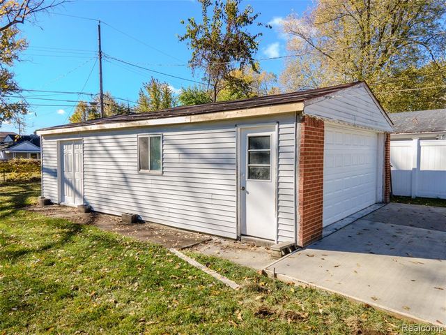 71 Cloveridge Drive, Troy, MI 48084