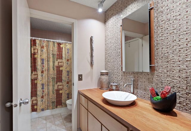 7303 Green Ridge Drive, Eden Prairie, MN 55346