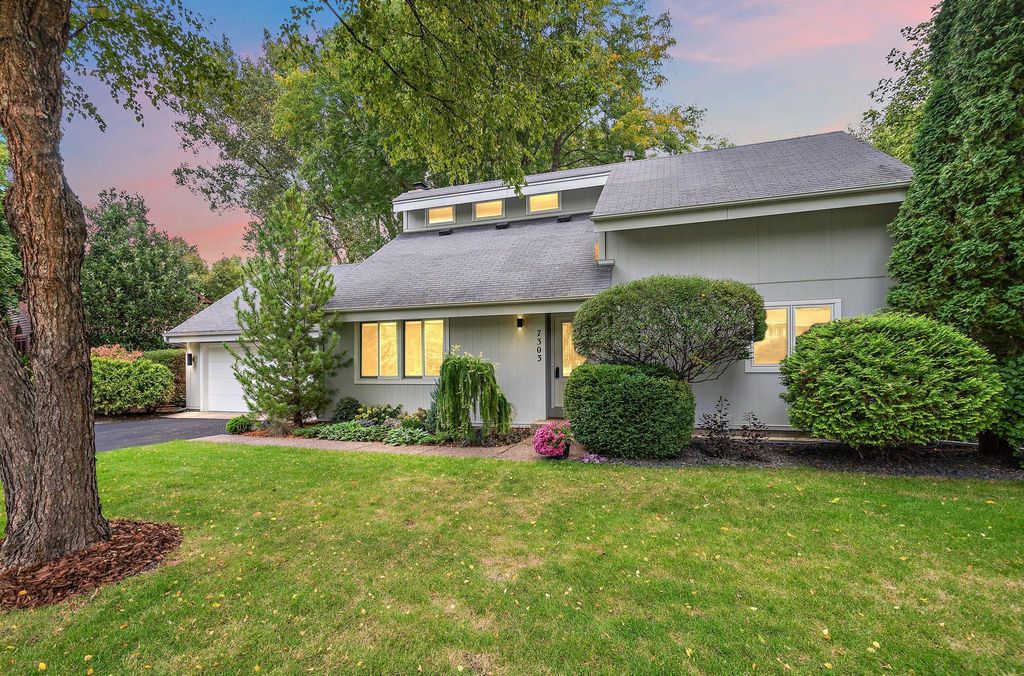 7303 Green Ridge Drive, Eden Prairie, MN 55346