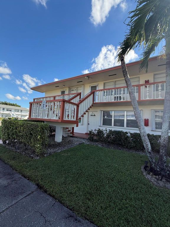 82 Kent F, West Palm Beach, FL 33417