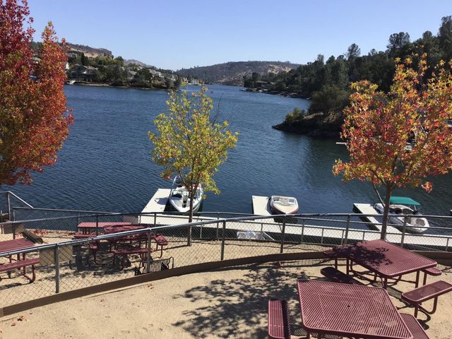 992 Iroquois Cir, Copperopolis, CA 95228