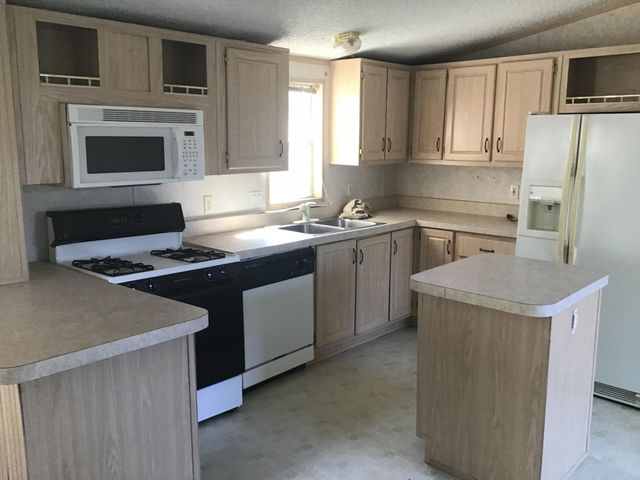 992 Iroquois Cir, Copperopolis, CA 95228