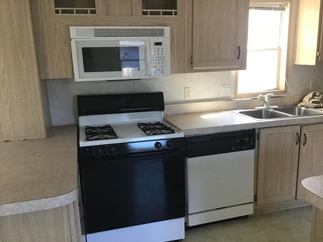 992 Iroquois Cir, Copperopolis, CA 95228