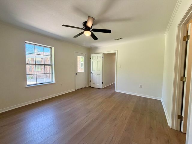 717 Berkshire Dr., Hattiesburg, MS 39402