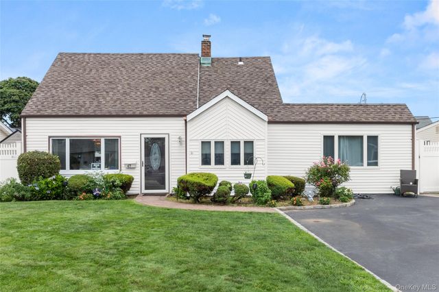 47 Cove Lane, Levittown, NY 11756