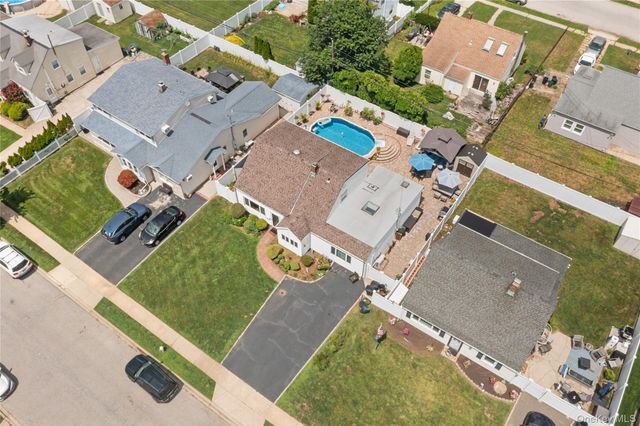 47 Cove Lane, Levittown, NY 11756
