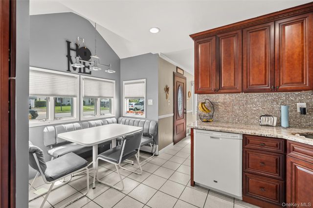 47 Cove Lane, Levittown, NY 11756