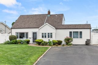 47 Cove Lane, Levittown, NY 11756