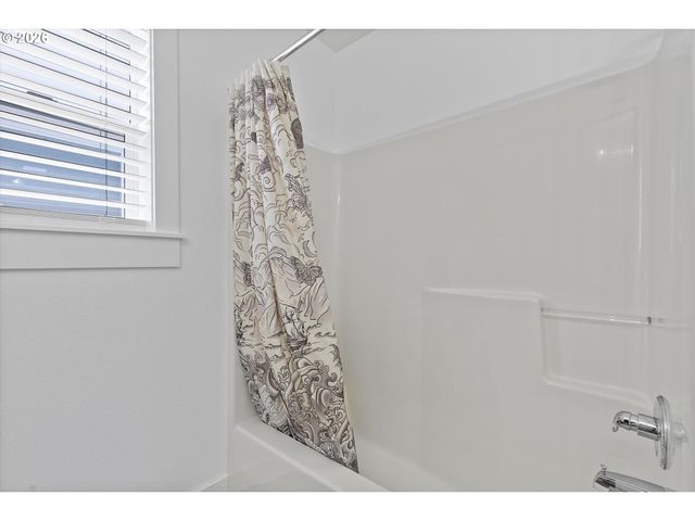 19257 OAK Ave, Sandy, OR 97055
