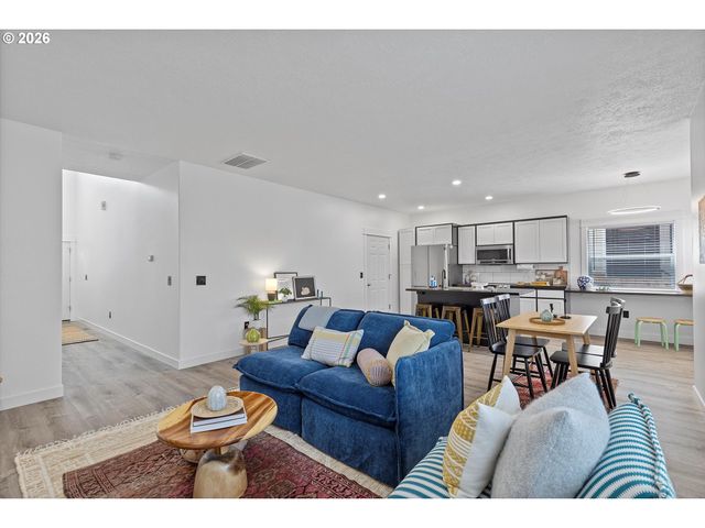 19257 OAK Ave, Sandy, OR 97055