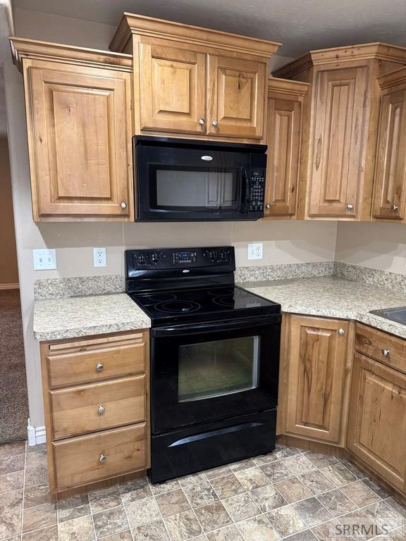 Image 5 of property listing at 171 Robison Drive, Ammon, ID 83406