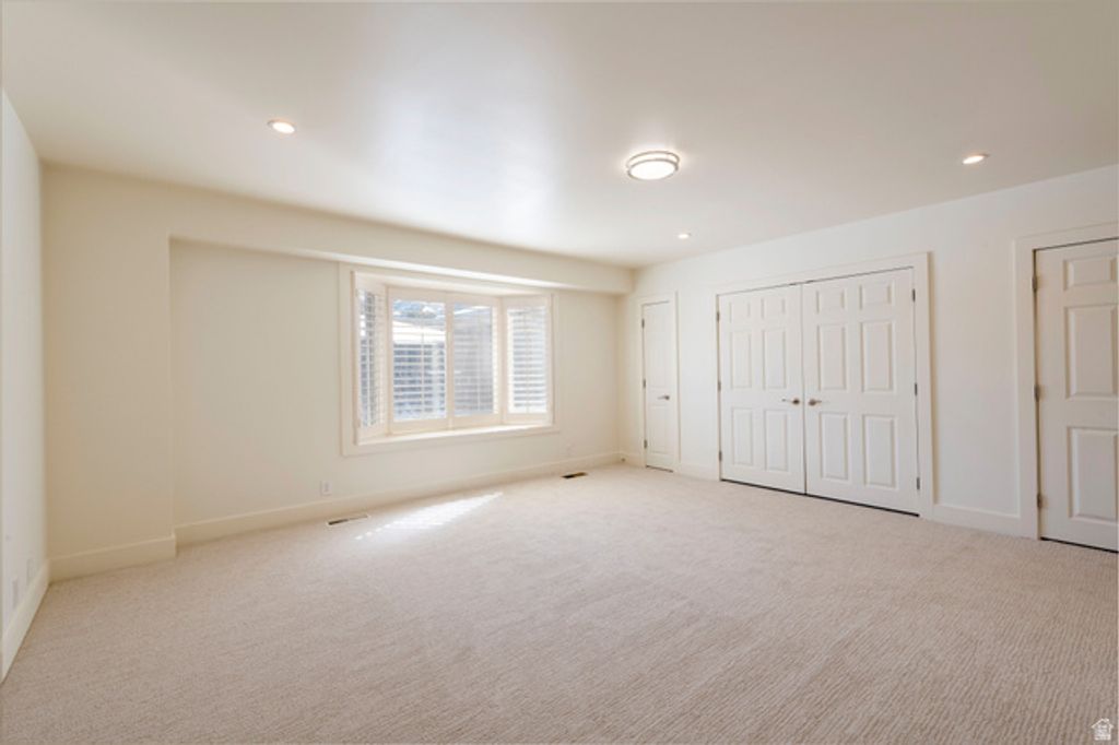 Image 12 of property listing at 3850 S QUAIL HOLLOW DR, Millcreek, UT 84109
