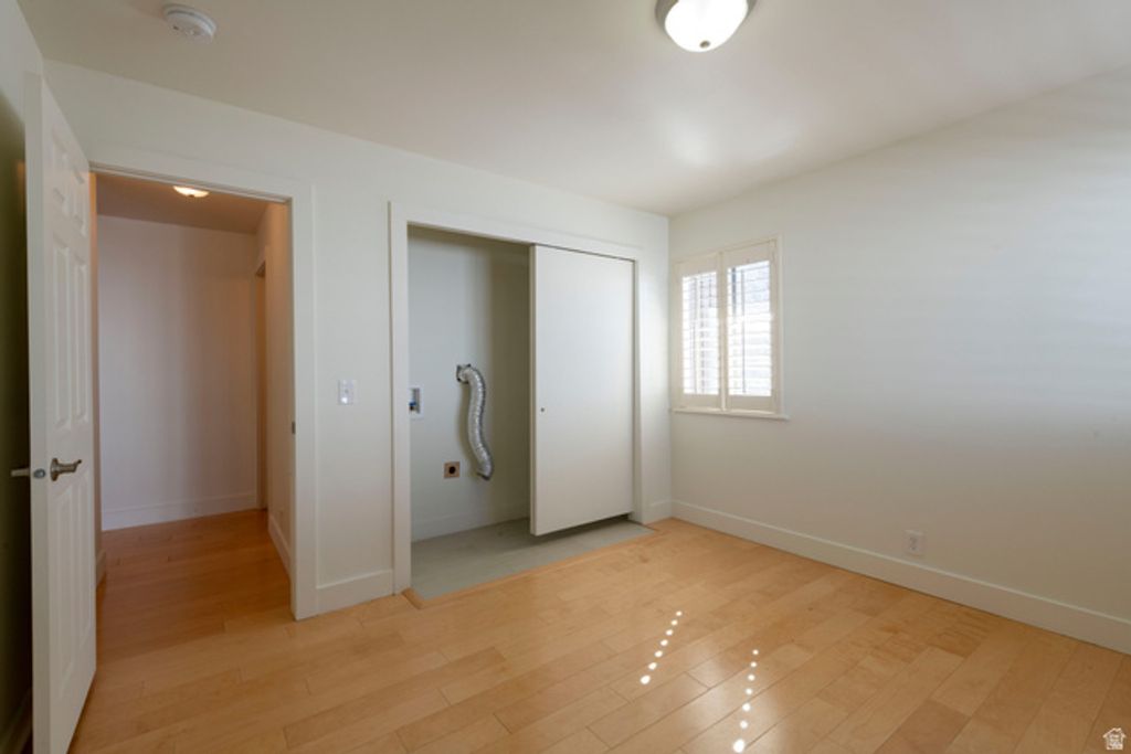 Image 18 of property listing at 3850 S QUAIL HOLLOW DR, Millcreek, UT 84109