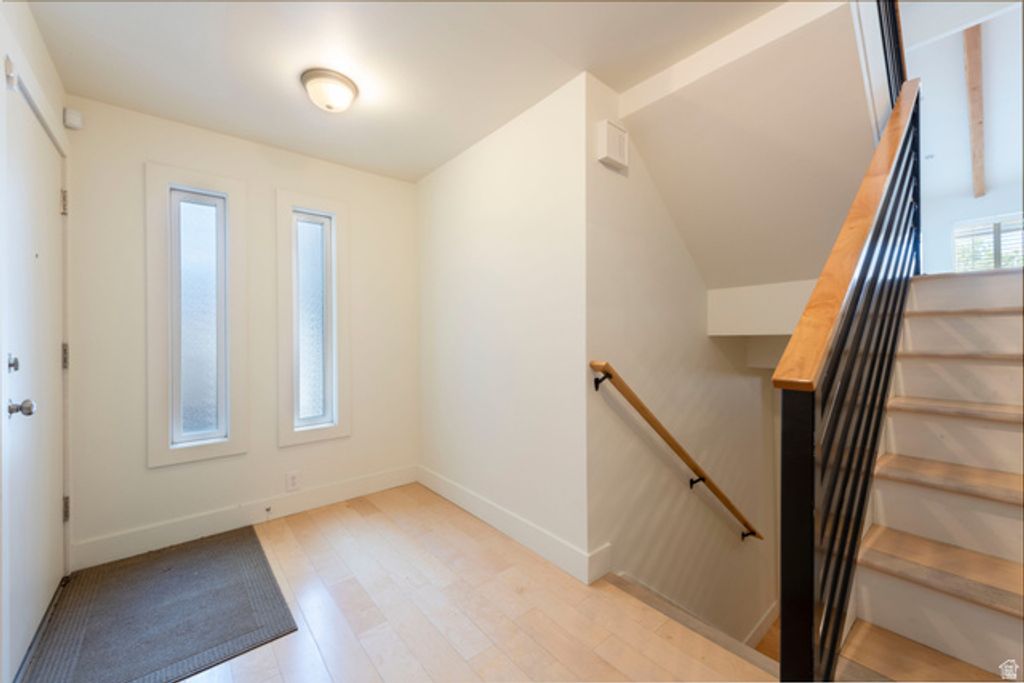 Image 19 of property listing at 3850 S QUAIL HOLLOW DR, Millcreek, UT 84109