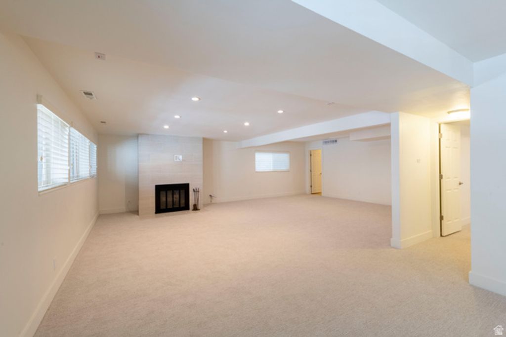 Image 21 of property listing at 3850 S QUAIL HOLLOW DR, Millcreek, UT 84109