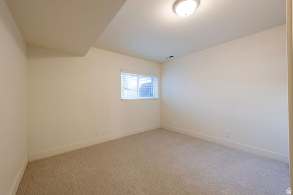 Image 23 of property listing at 3850 S QUAIL HOLLOW DR, Millcreek, UT 84109