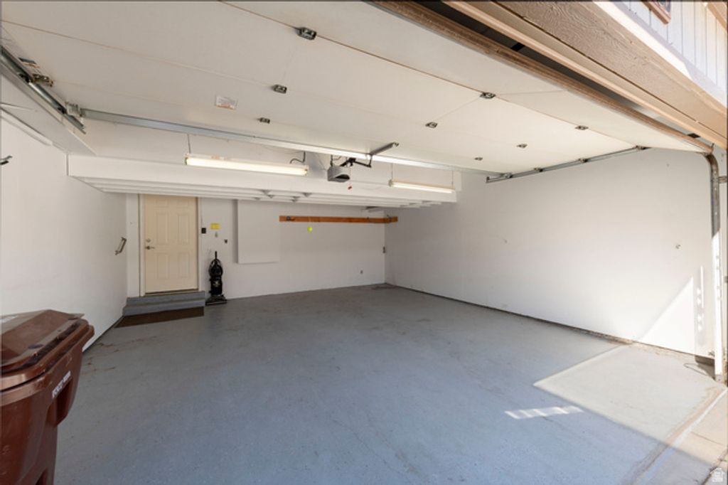 Image 28 of property listing at 3850 S QUAIL HOLLOW DR, Millcreek, UT 84109
