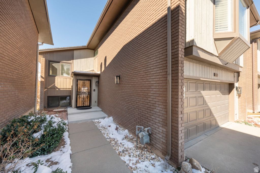 Image 29 of property listing at 3850 S QUAIL HOLLOW DR, Millcreek, UT 84109