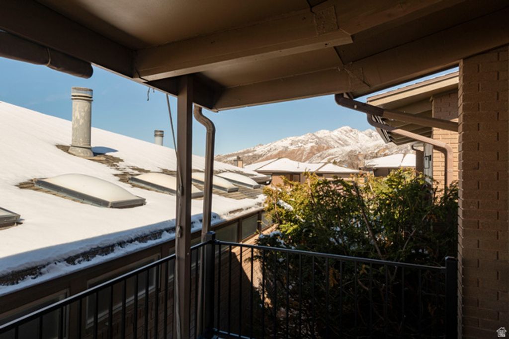 Image 30 of property listing at 3850 S QUAIL HOLLOW DR, Millcreek, UT 84109