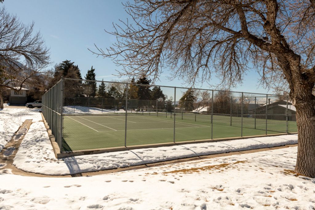 Image 31 of property listing at 3850 S QUAIL HOLLOW DR, Millcreek, UT 84109