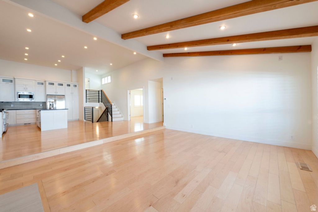 Image 5 of property listing at 3850 S QUAIL HOLLOW DR, Millcreek, UT 84109