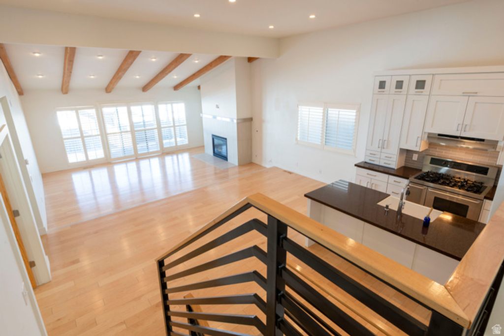 Image 6 of property listing at 3850 S QUAIL HOLLOW DR, Millcreek, UT 84109