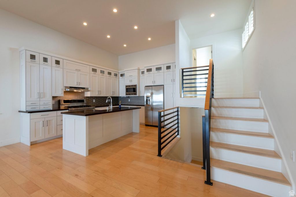 Image 7 of property listing at 3850 S QUAIL HOLLOW DR, Millcreek, UT 84109
