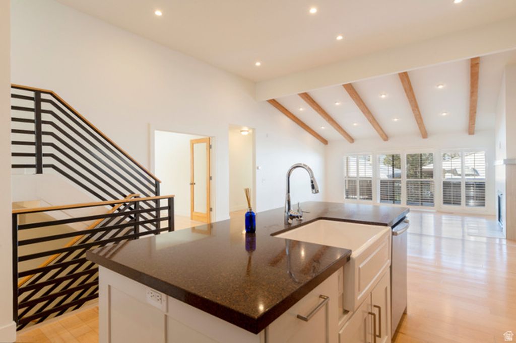 Image 8 of property listing at 3850 S QUAIL HOLLOW DR, Millcreek, UT 84109