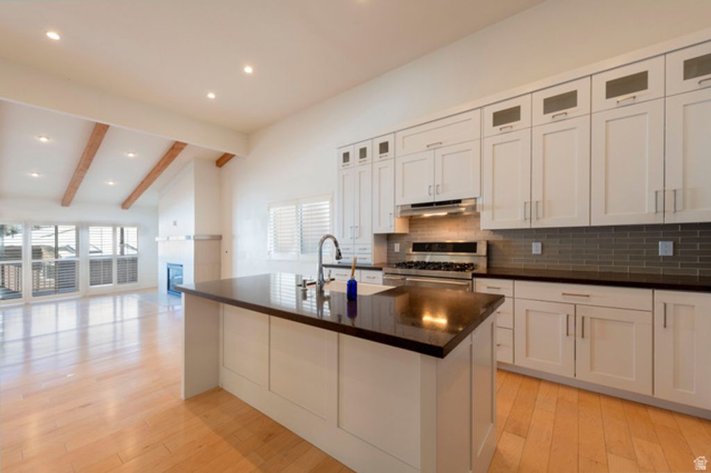 Image 9 of property listing at 3850 S QUAIL HOLLOW DR, Millcreek, UT 84109