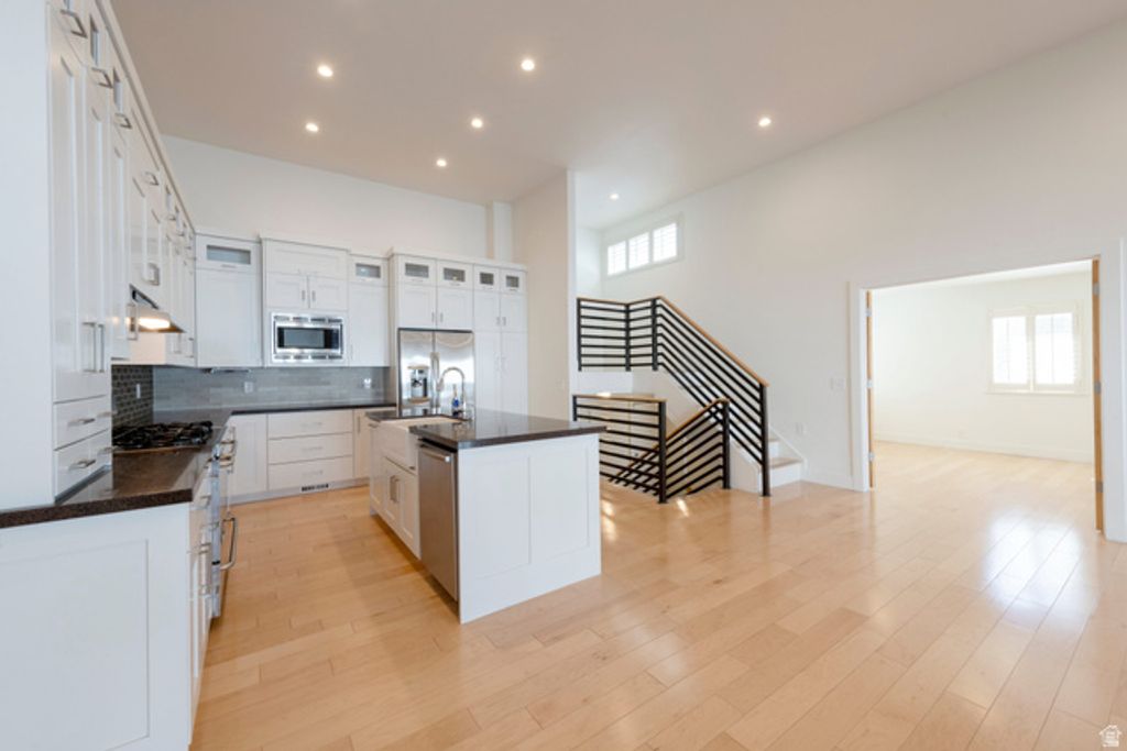 Image 10 of property listing at 3850 S QUAIL HOLLOW DR, Millcreek, UT 84109