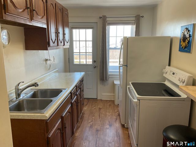 405 Mohegan Avenue Parkway, Waterford, CT 06375