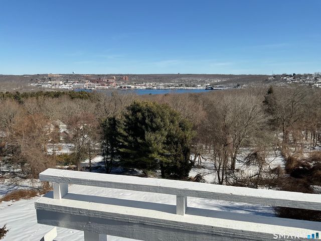 405 Mohegan Avenue Parkway, Waterford, CT 06375