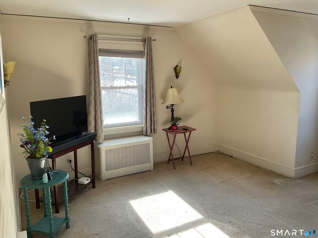 405 Mohegan Avenue Parkway, Waterford, CT 06375